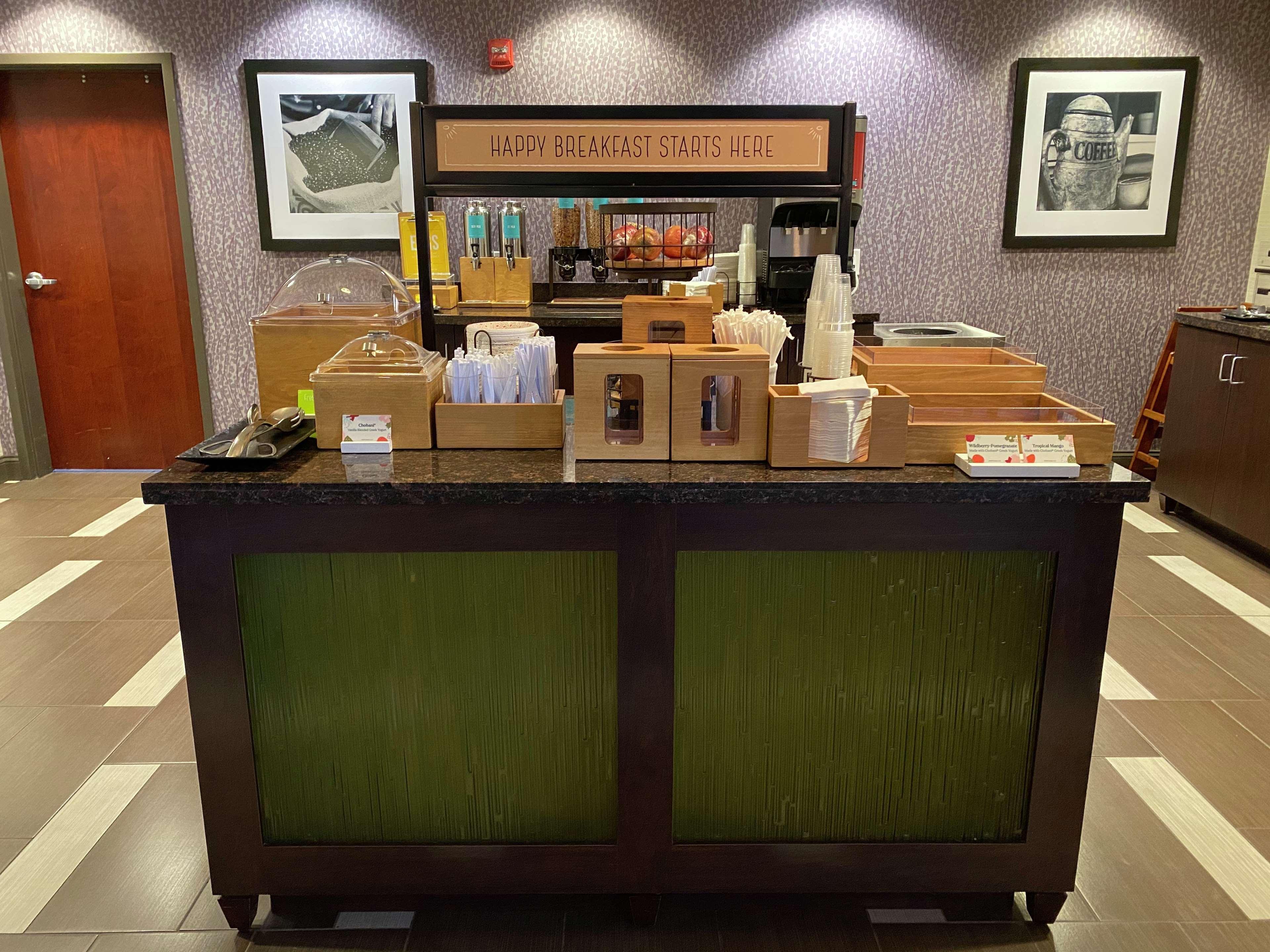 Hampton Inn By Hilton Leesville Fort Johnson Exterior foto
