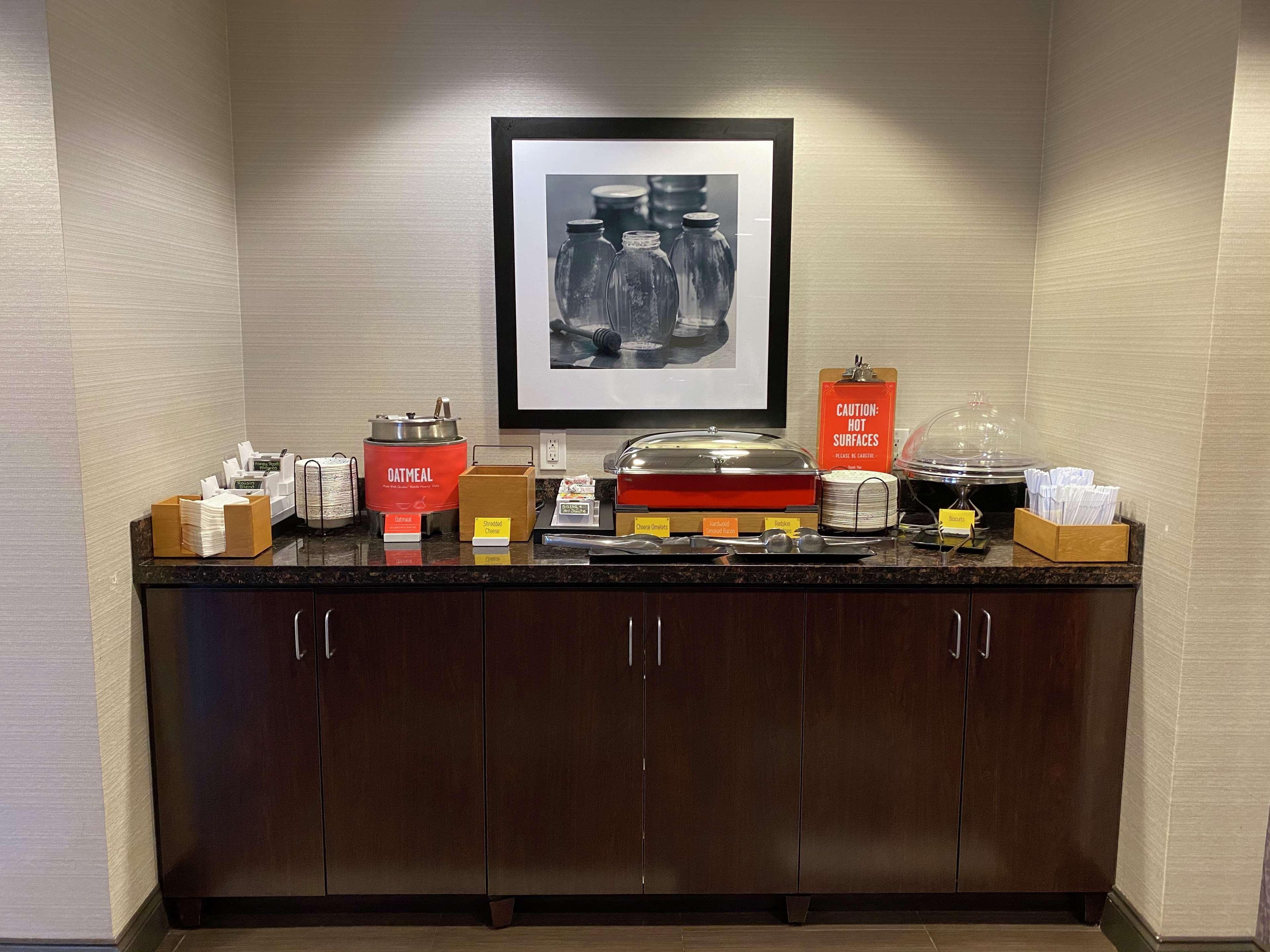 Hampton Inn By Hilton Leesville Fort Johnson Exterior foto