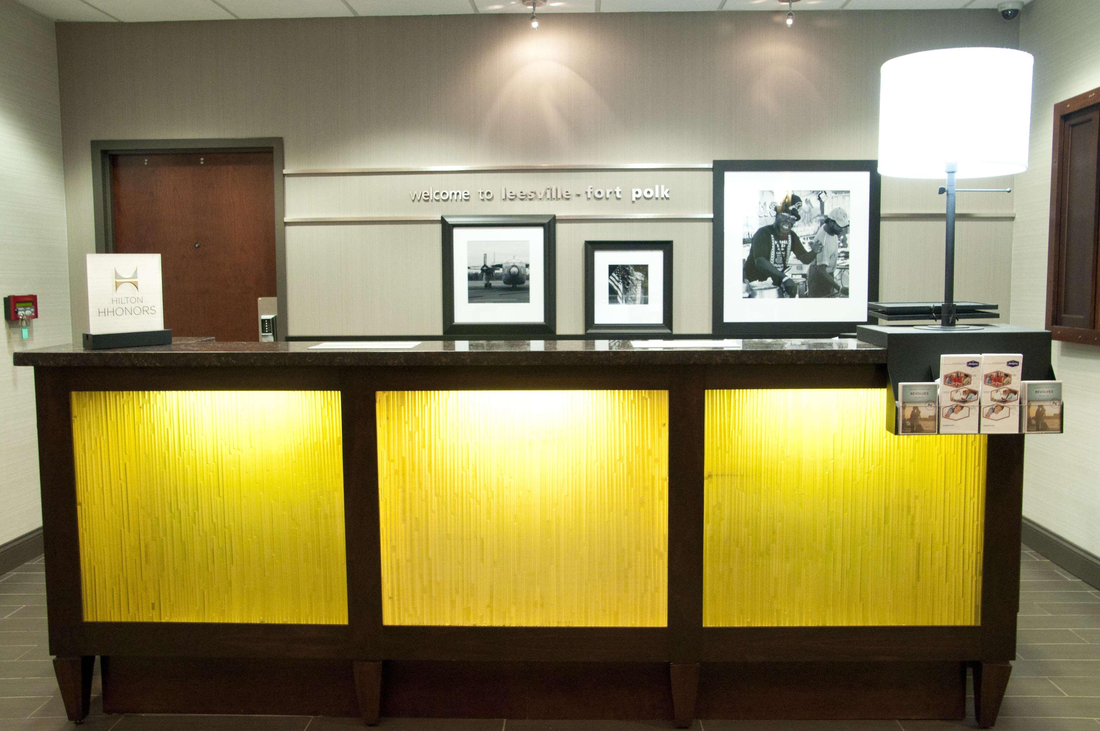 Hampton Inn By Hilton Leesville Fort Johnson Exterior foto