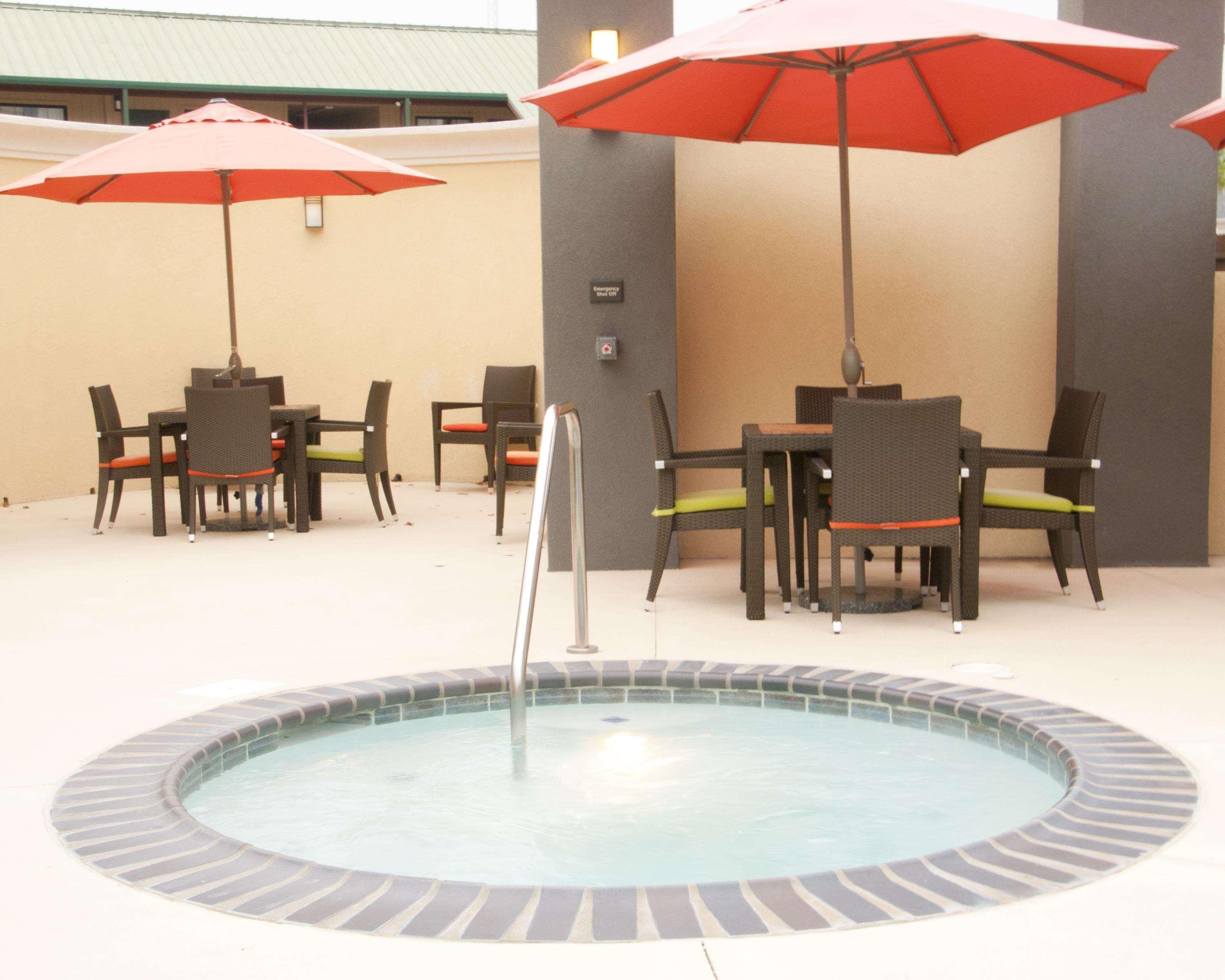 Hampton Inn By Hilton Leesville Fort Johnson Exterior foto