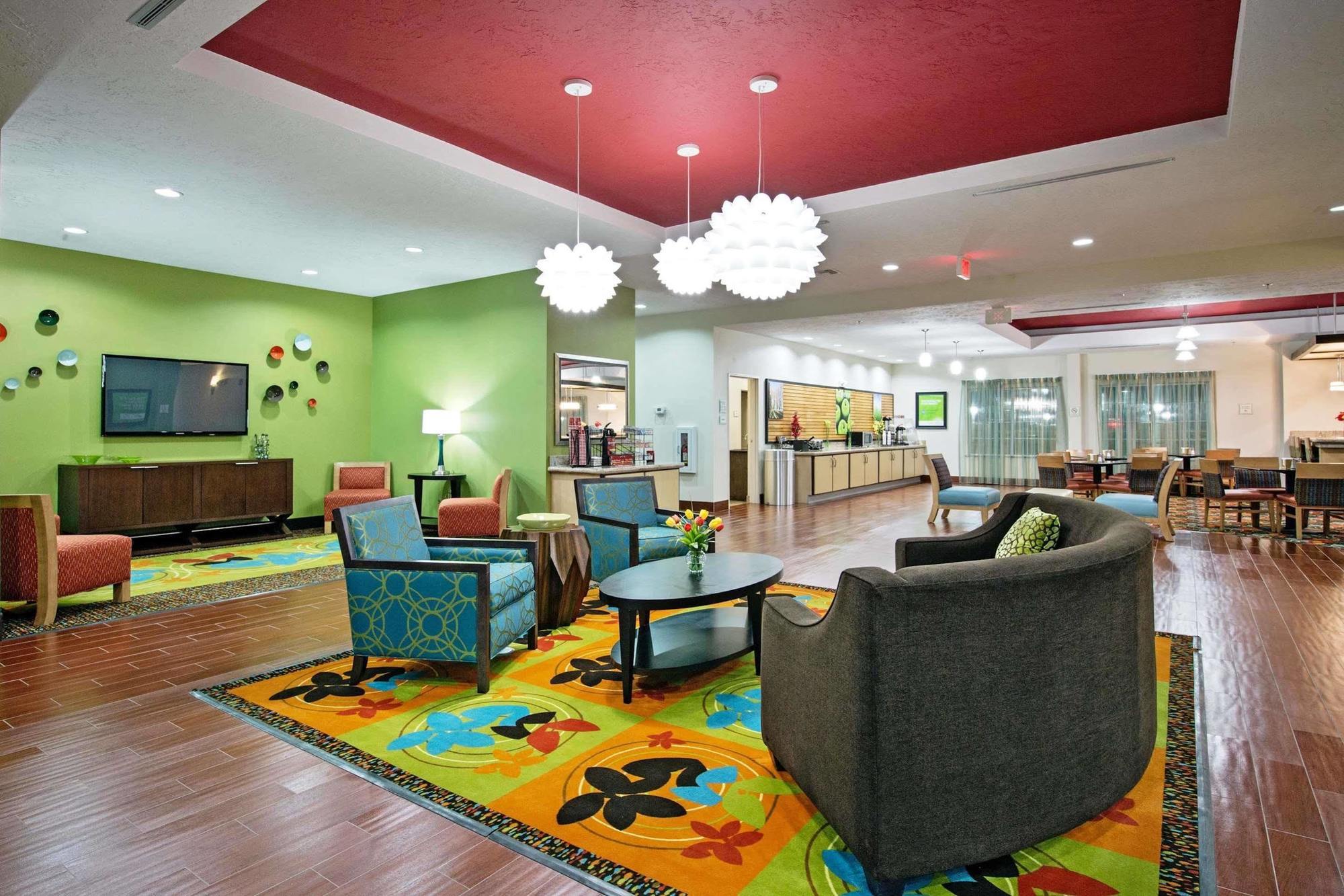 Hampton Inn By Hilton Leesville Fort Johnson Exterior foto