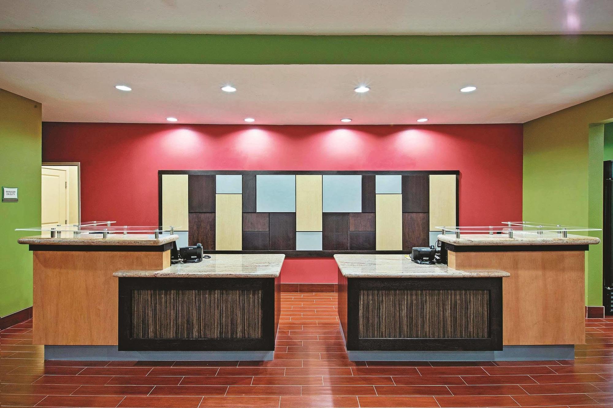 Hampton Inn By Hilton Leesville Fort Johnson Exterior foto