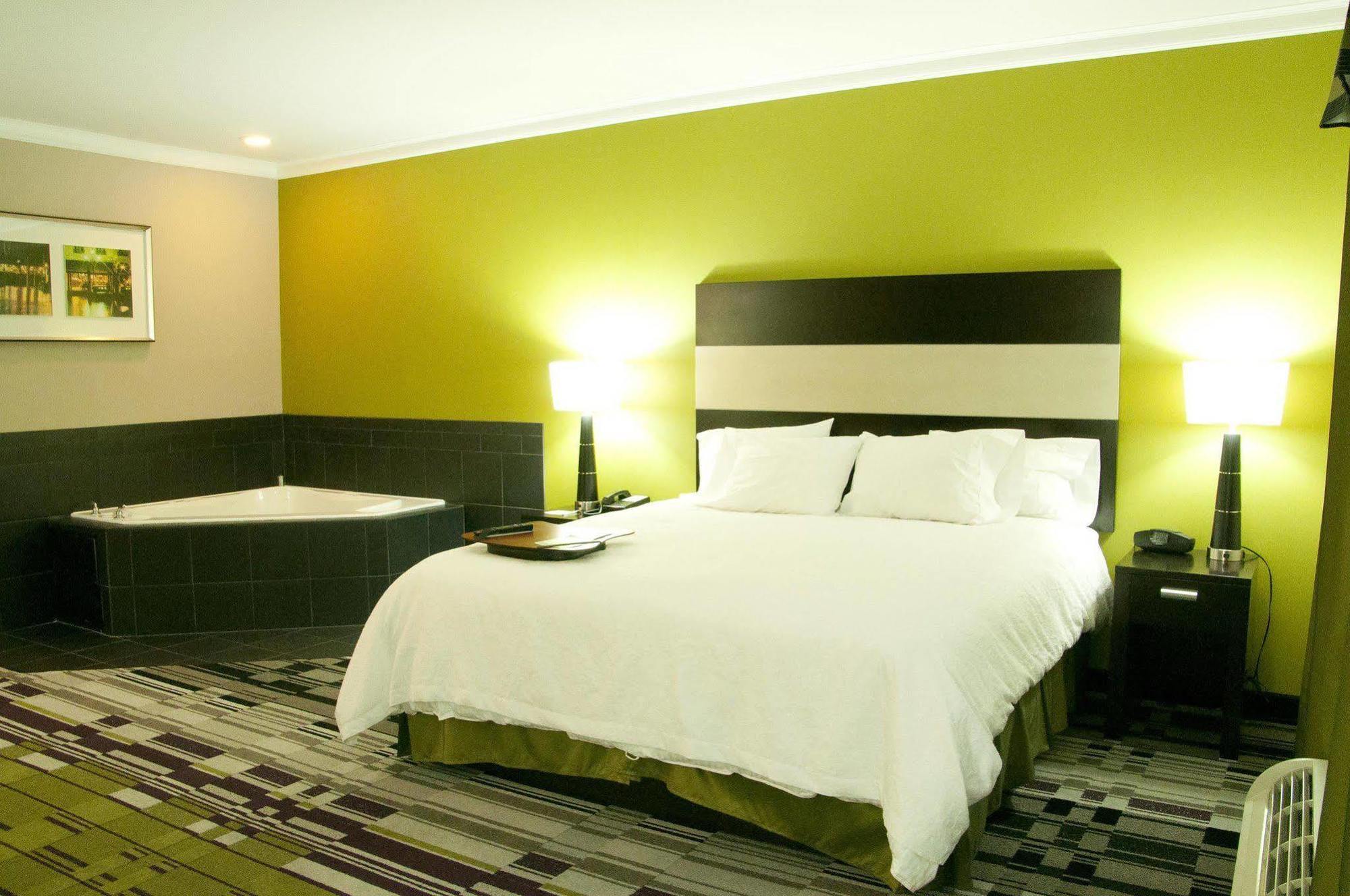 Hampton Inn By Hilton Leesville Fort Johnson Exterior foto