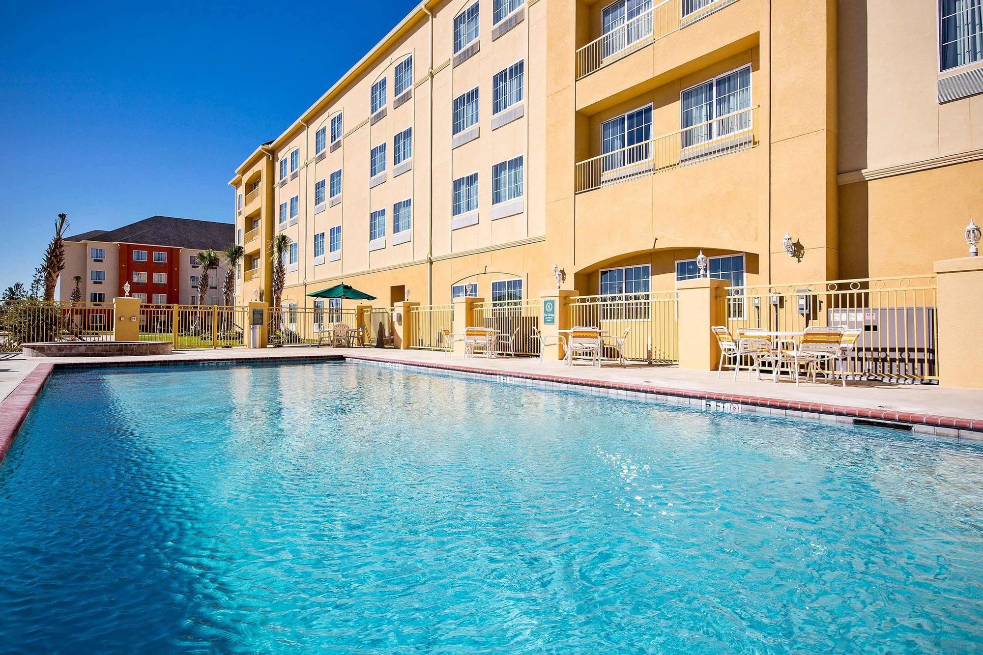 Hampton Inn By Hilton Leesville Fort Johnson Exterior foto